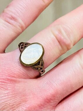 Vintage Sterling Silver Mother of Pearl Ring Celtic Knot Size 7 925